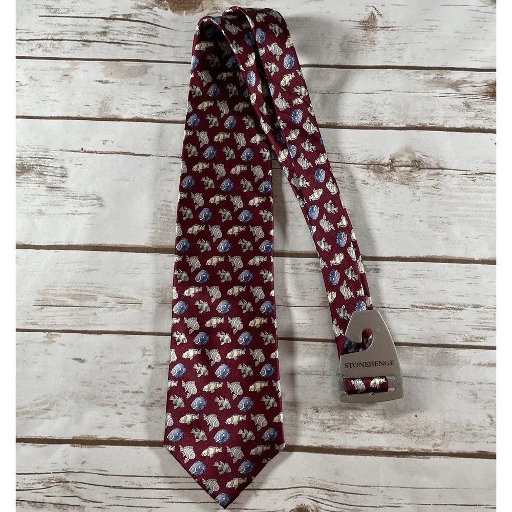 Vintage Stonehenge Men's Silk Necktie Burgundy Red Novelty Print Tie NWOT‎